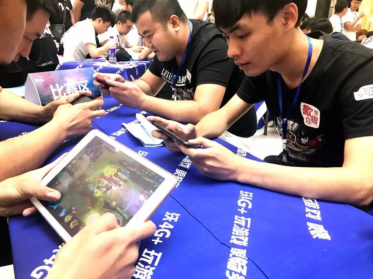 Royal Never Give Up 从 LPL 2025 中被淘汰， Bilibili Gaming 和 Anyone's Legend 获得胜利