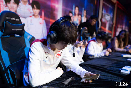 英雄联盟S12淘汰赛GENG 3-2 DK拿下，Chovy赛后认为DRX会击败EDG晋级