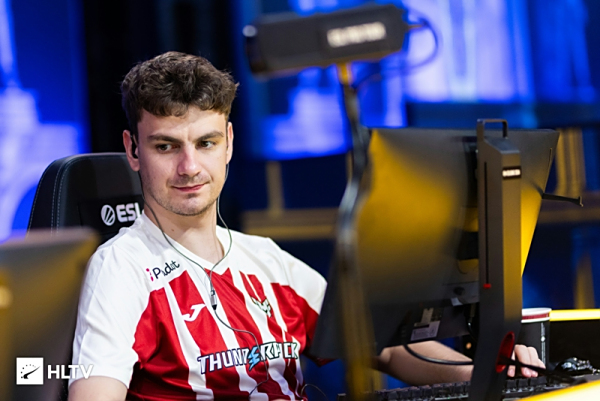 BLG赛后群访 教练：今天比赛输了只是过程，不代表着是结束了